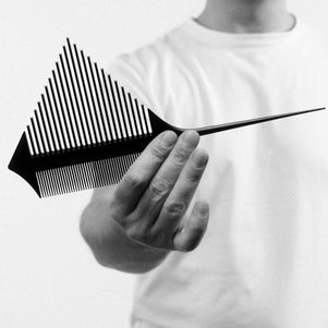 iro comb in hand